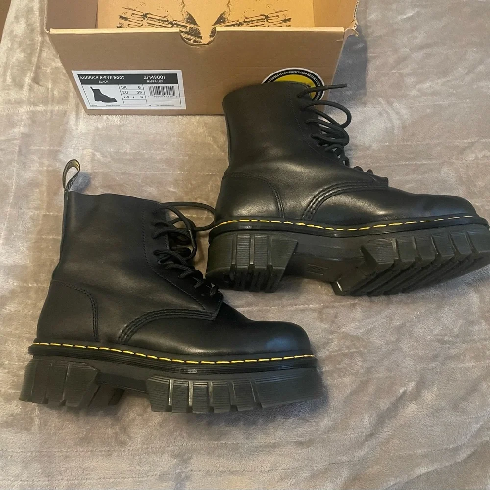 Dr. Martens Audrick Boot size 8 - Picture 2 of 11